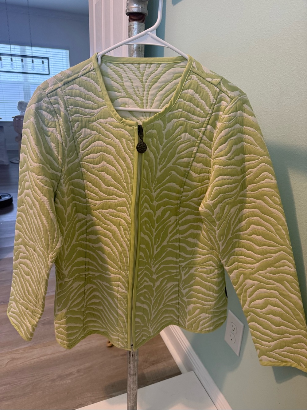 Trimdin Light Green and White reversible quilted jacket